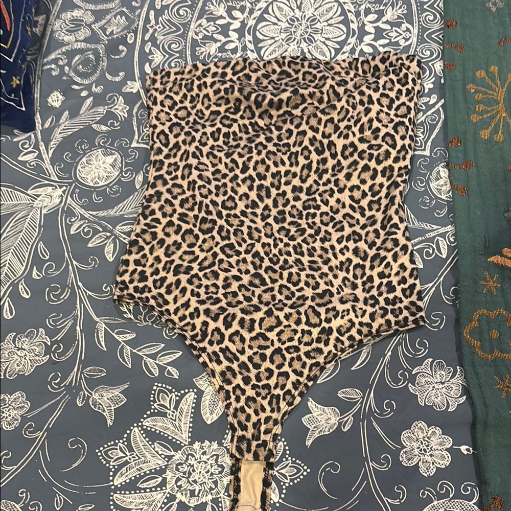 Gaze Leopard Print strapless Bodysuit